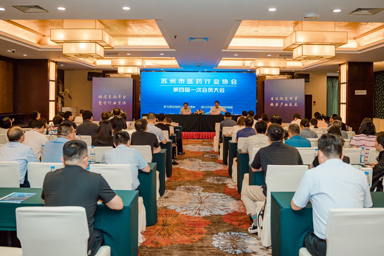 公司董事長(zhǎng)錢(qián)群山當(dāng)選蘇州市醫(yī)藥行業(yè)協(xié)會(huì)會(huì)長(zhǎng)