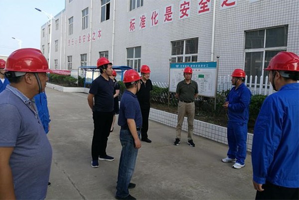 公司領(lǐng)導(dǎo)到恒利達科技化工慰問